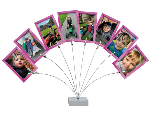 Oscar fotoholder med billeder i pink ramme